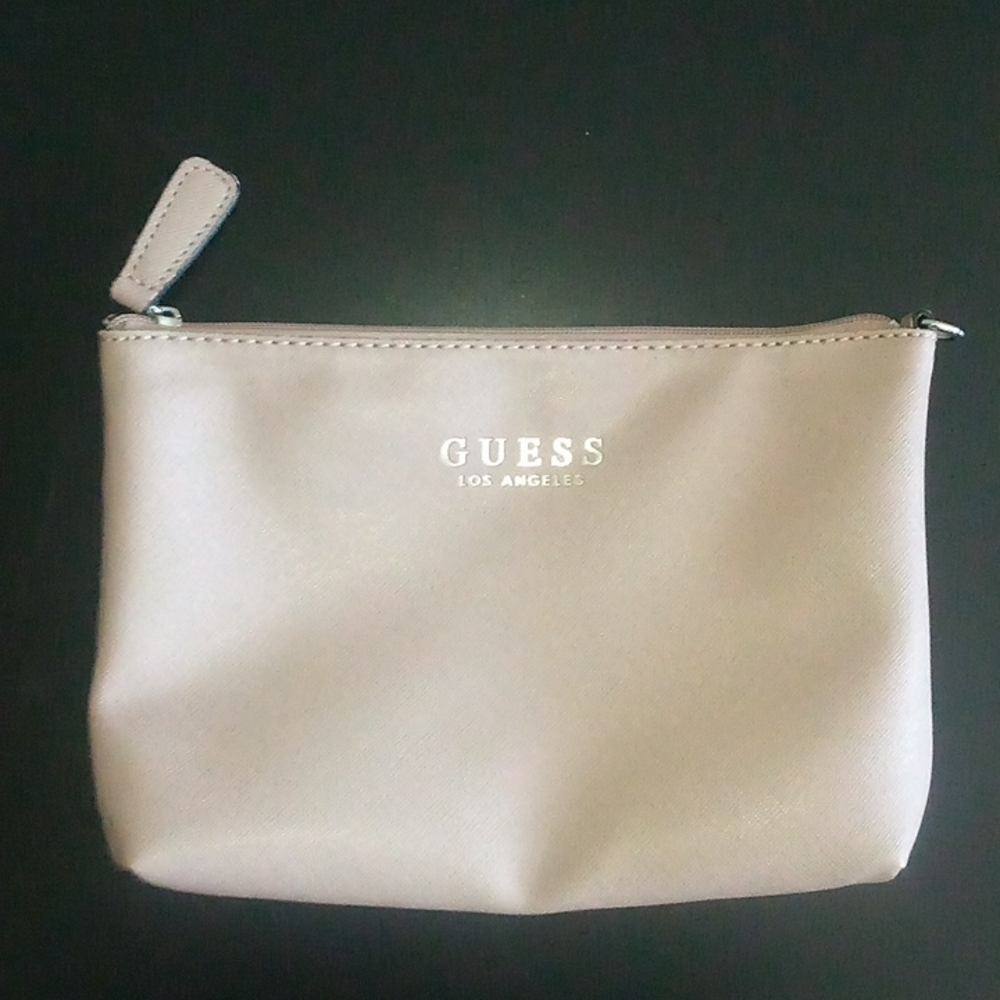 Guess - Picture 5 of 7